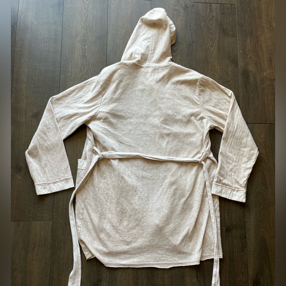 Cream robe - Picture 2 of 6